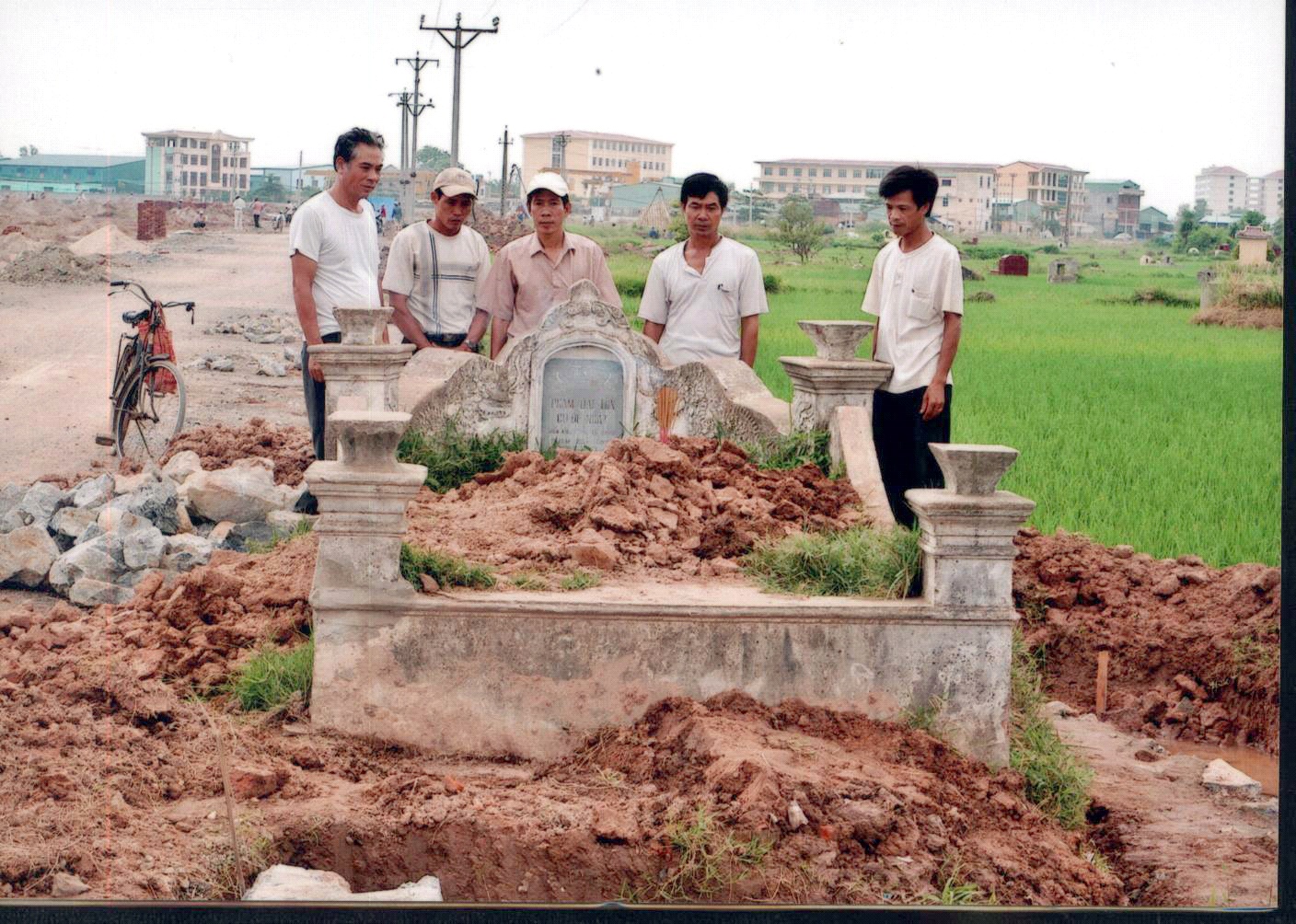 Xây mộ